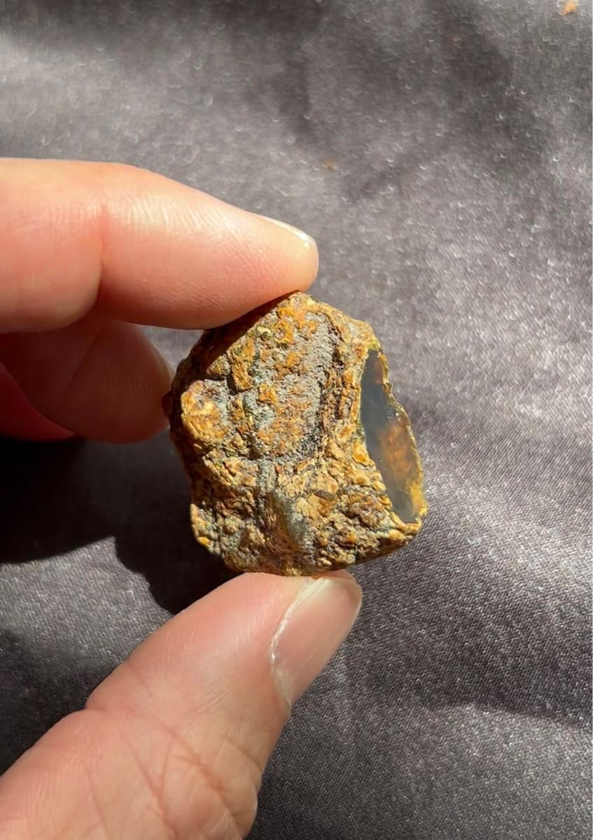 5.8g ドミニカ産琥珀原石　ドミニカンアンバー 天然石