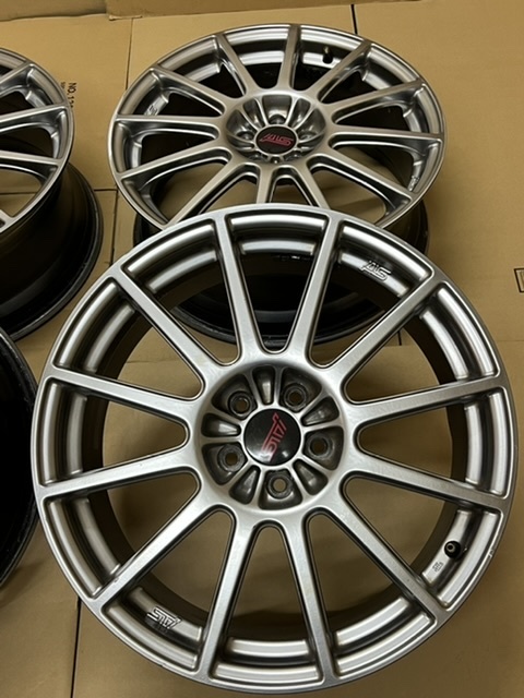 中古ホイール４本セット SUBARU STI 18×7.5JJ+55 PCD100 SUBARU 中古ホイール４本セット SUBARU STI 18×7.5JJ+55 PCD100 SUBARUの画像4