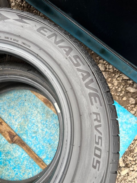 中古タイヤ４本セット DUNLOP 215/60/16 2022年製(非常に良い状態のタイヤの画像6