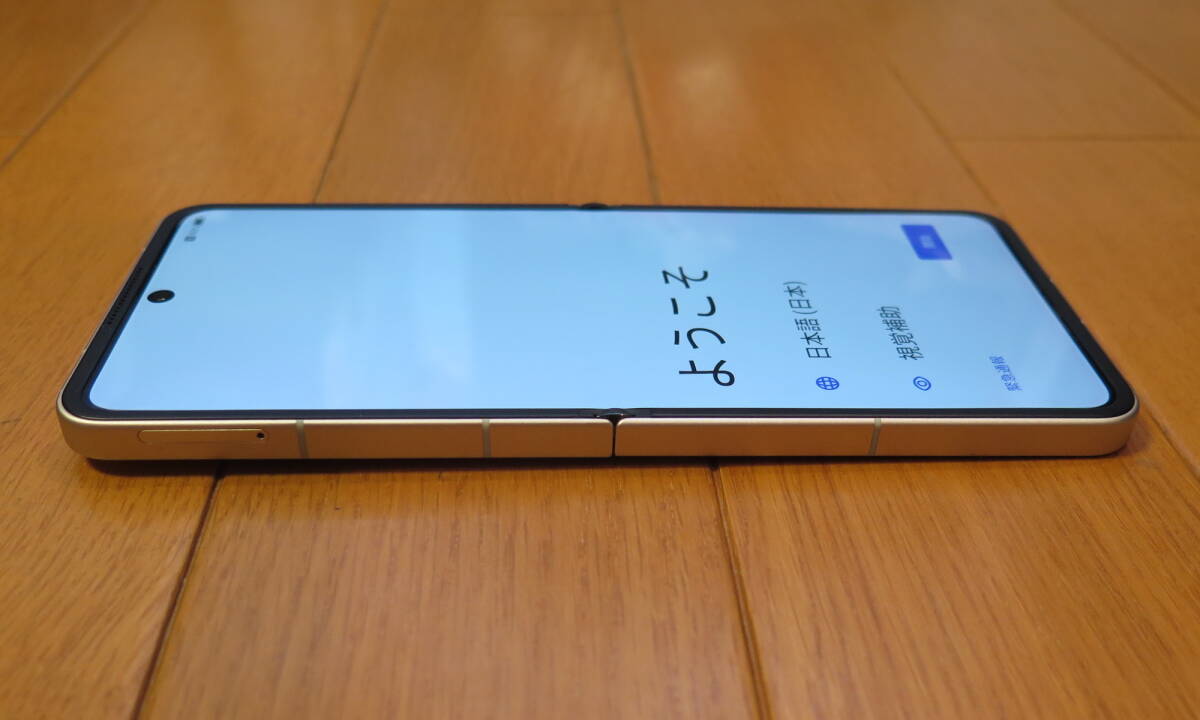 ワイモバイル ZTE Libero Flip A304ZT ゴールド 美品_画像4