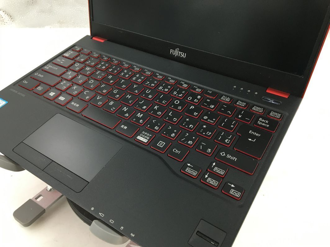 FUJITSU/ノート/第8世代Core i5/メモリ4GB/WEBカメラ有/OS無/Intel Corporation UHD Graphics 620 32MB/ドライブ-240326000880206_キーボード接写１