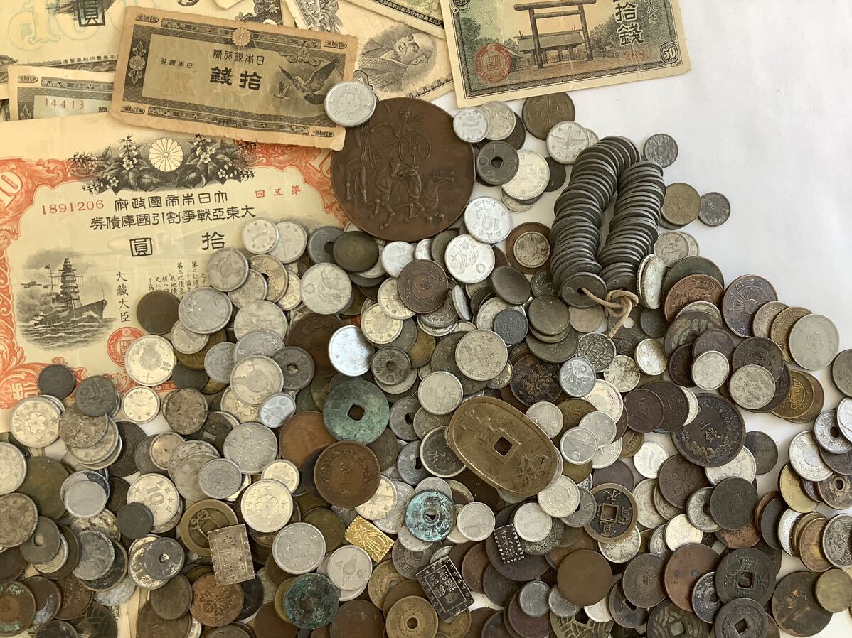 #9263. summarize old coin . sen old note large amount approximately 2KG silver coin copper coin aluminium abroad old coin Japan old coin foreign coin coin . summarize 2 kilo 
