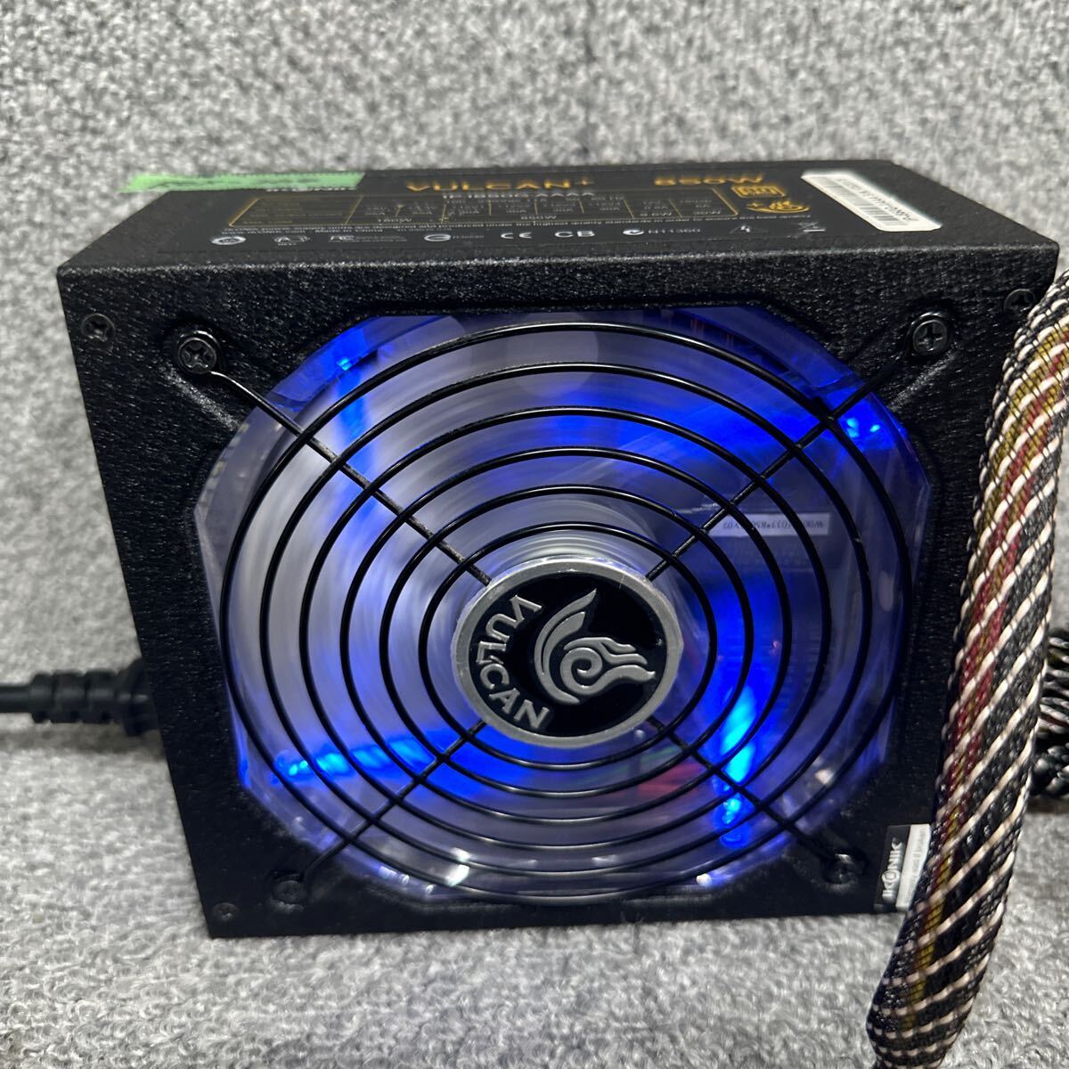 GK 激安 BOX-204 PC 電源BOX IKONIK VOLCAN+ 850W IP-I850G-AAAA 80PLUS GOLD 電源ユニット 電圧確認済み 中古品_画像3