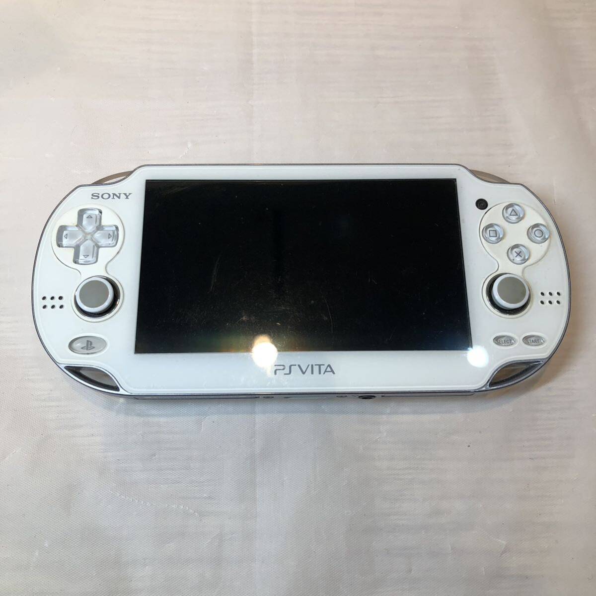 ★【ジャンク品】 ☆ SONY PlayStation VITA　PCH-1000 本体＆ソフト4点まとめ ☆ PSヴィータ ／ ホワイト ／ 背面初音ミク ／ 動作未確認_画像2