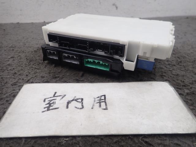 ジムニー 3BA-JB64W ヒューズボックス 26U 36785-78R00_画像4