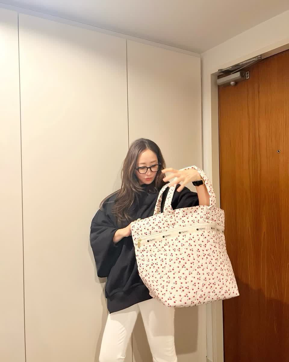 LeSportsac×Megumi Kanzaki | LeSportsac|レスポートサック公式 LeSportsac×Megumi Kanzaki | LeSportsac|レスポートサック公式