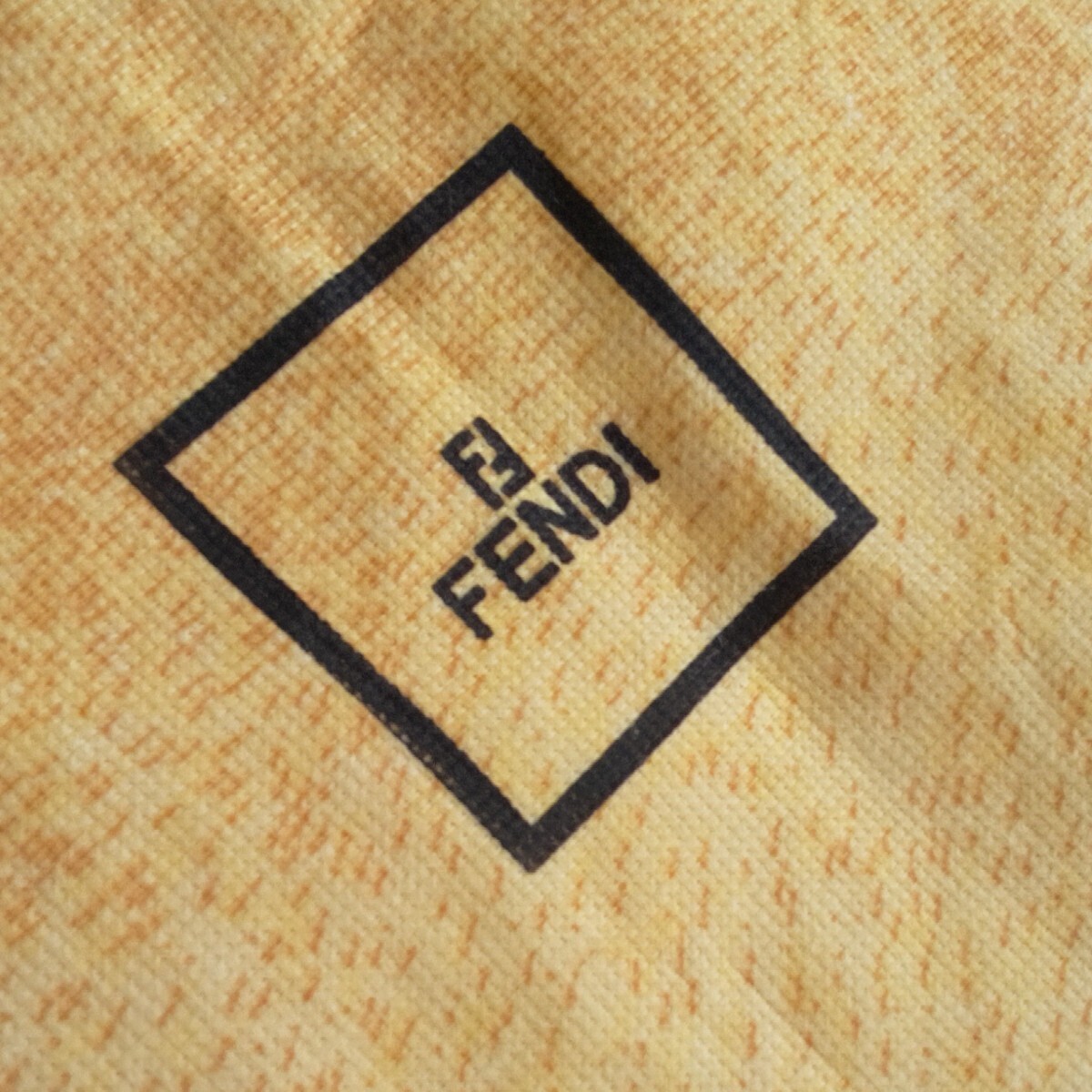 〔フェンディ〕40×39.5cm バッグ保存袋 巾着袋 保管袋 FENDI 正規品 イエロー （0078)の画像3
