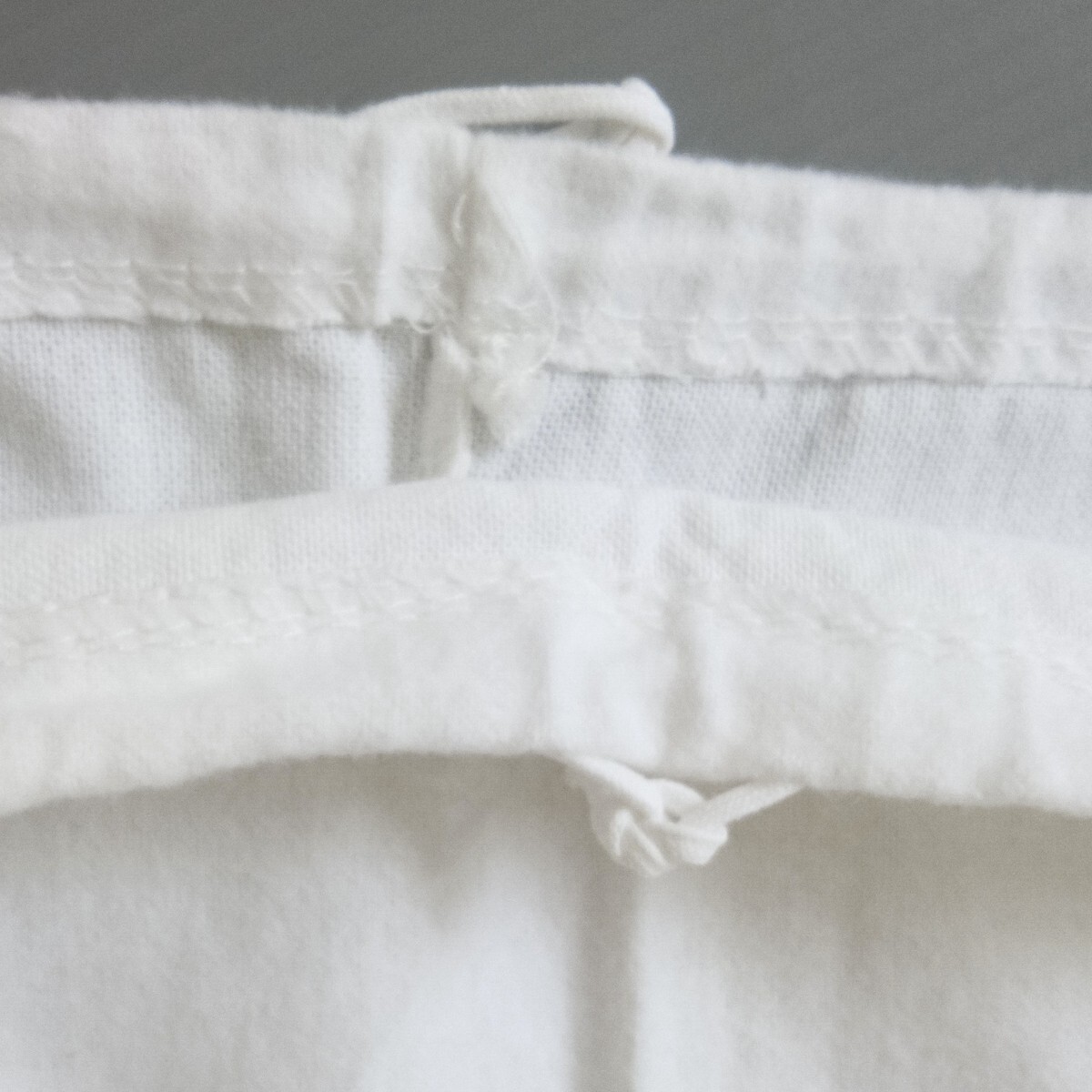 〔プラダ〕42.5×33cm バッグ保存袋 巾着袋 布袋 PRADA 正規品 ホワイト （0105)の画像6
