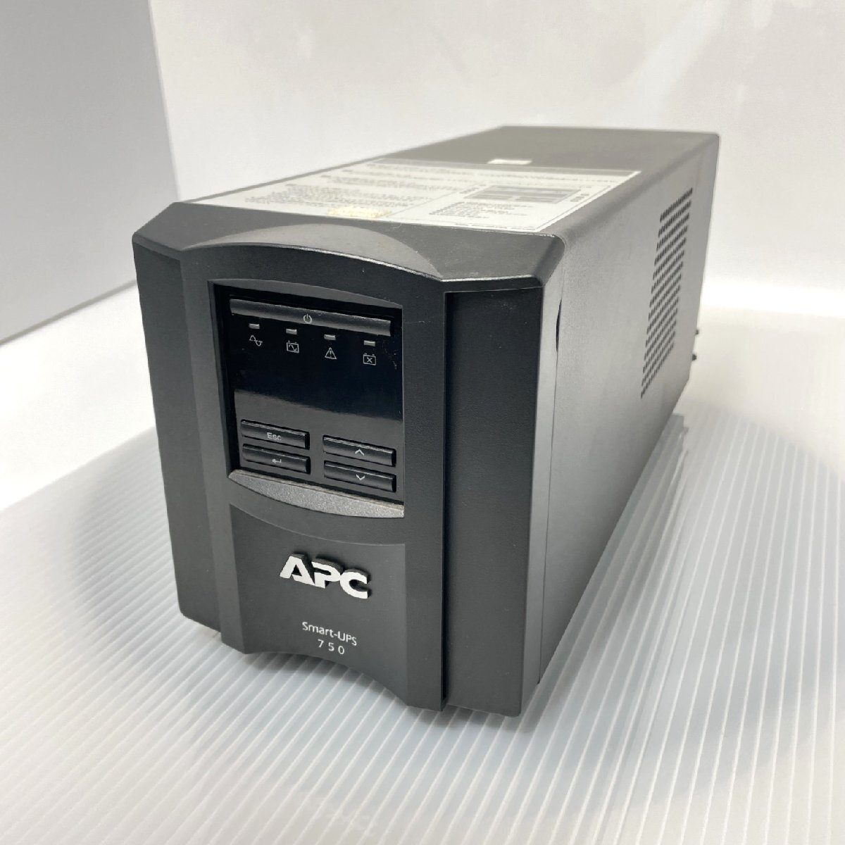 APC UPSバッテリー Smart-UPS750 SMT750J 無停電電源装置 バッテリー交換2017年 通電・可動確認済 【道楽札幌】の画像1