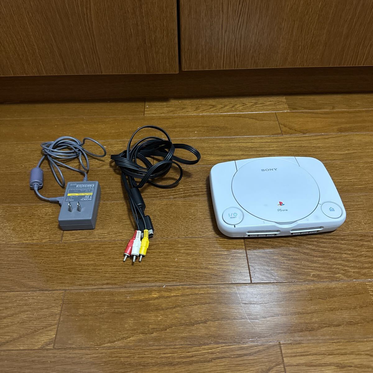 動作確認済み SONY PSone ソニー プレイステーション PlayStation SCPH-100 ACアダプター AVケーブル付き