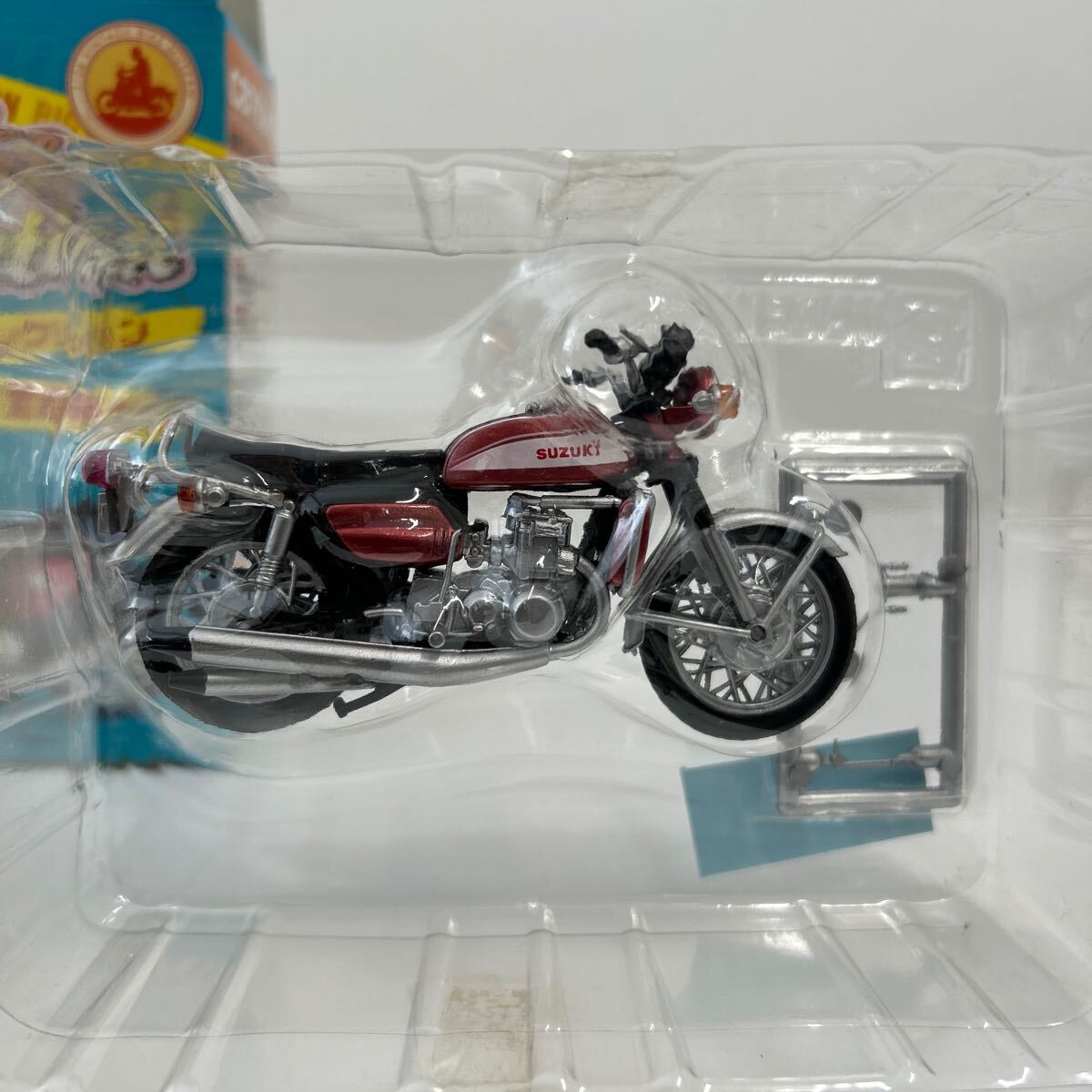 F-toys ビッグバイクコレクション 1/24 SUZUKI GT750 1971 ブライトレッド エフトイズ スズキ 旧車 ミニカー モデルカーの画像5