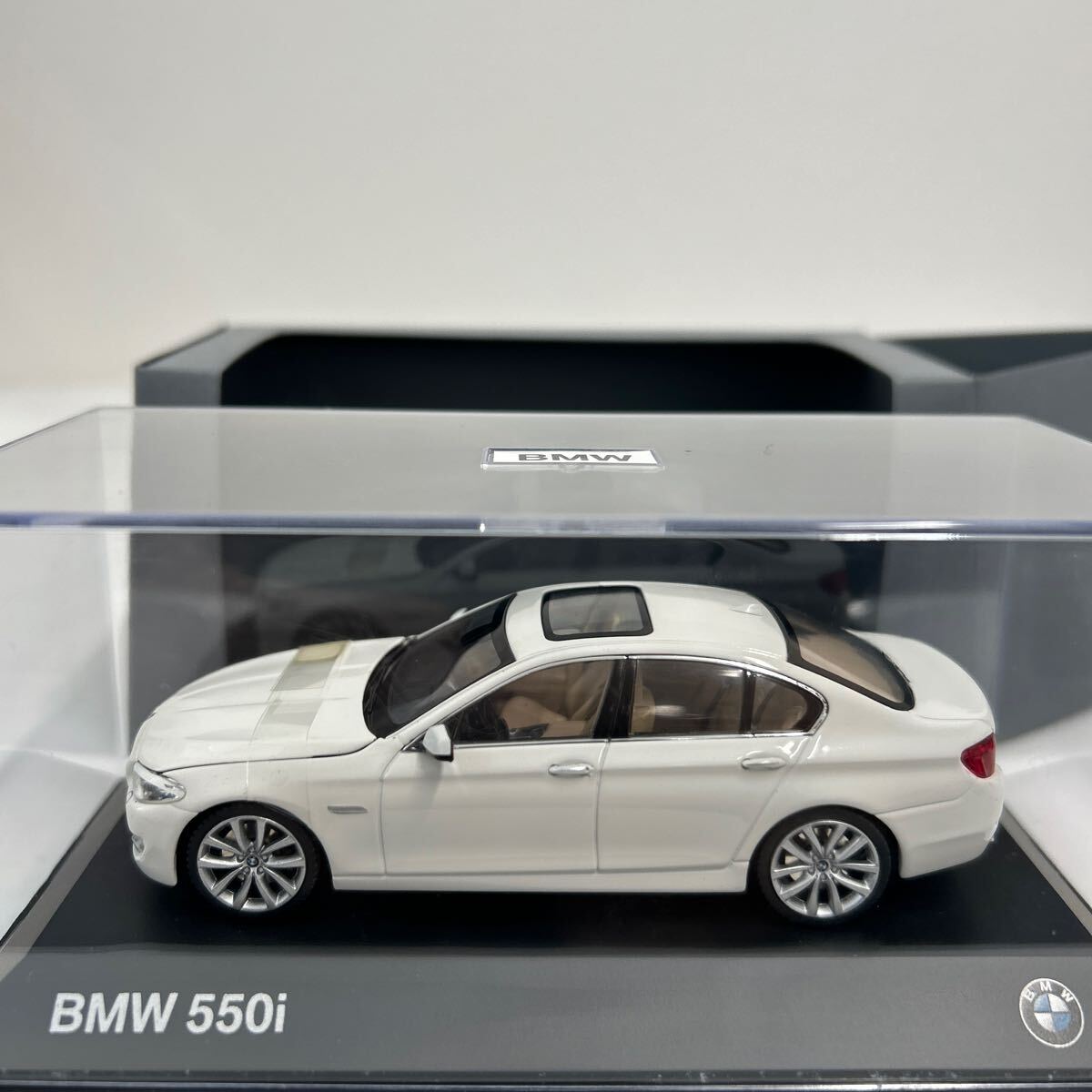 BMW dealer special order Schuco 1/43 550i F10 5 series sedan white previous term minicar model car 5er 523 528