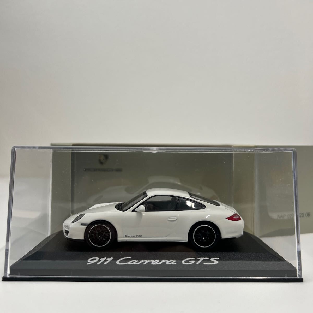 PORSCHEディーラー特注 PMA 1/43 ポルシェ911 ターボ S ホワイト PORSCHEディーラー特注 PMA 1/43 ポルシェ911 ターボ S ホワイト