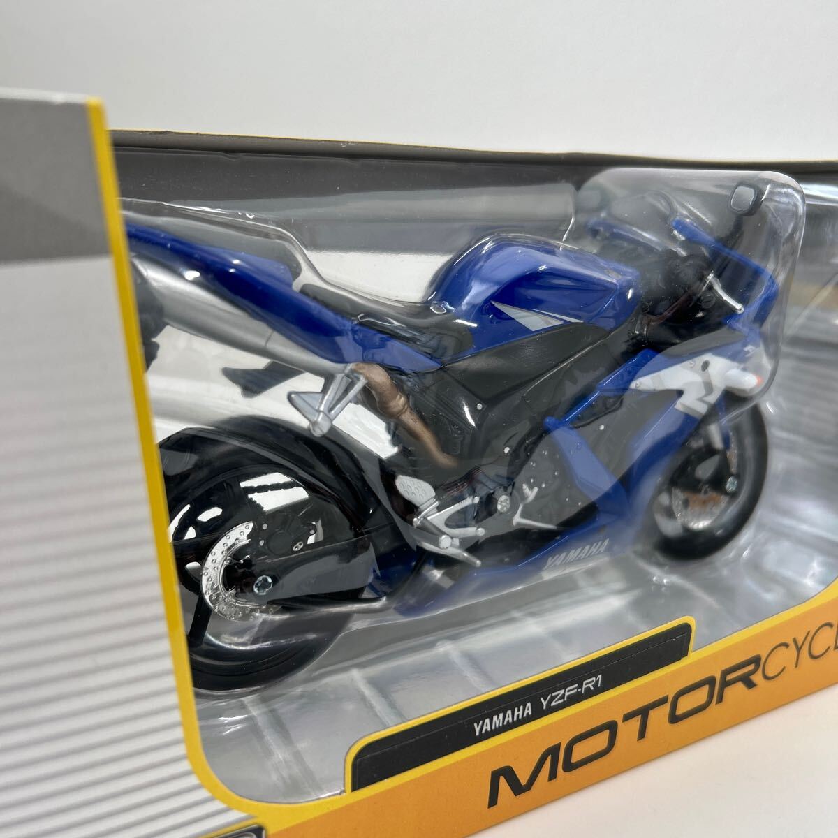 AOSHIMA Maisto 1/12 YAMAHA YZF-R1 Blue マイスト アオシマ ヤマハ ブルー バイク 完成品 ミニカー モデルカー トイザらス_画像5