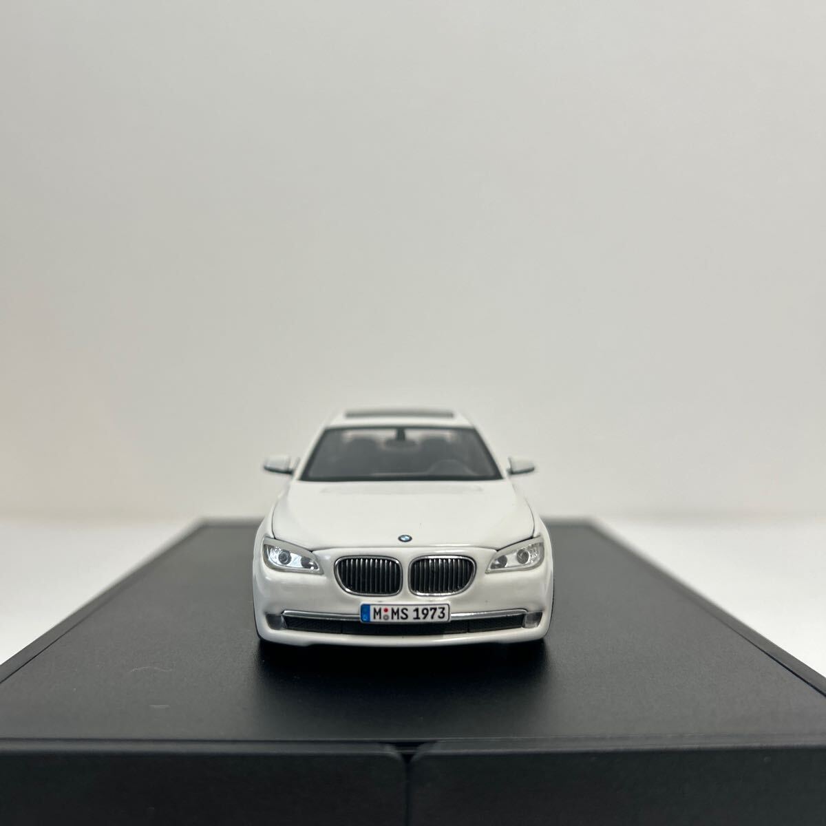 BMW ディーラー特注 PMA 1/43 750Li F02 MINICHAMPS 7シリーズ ホワイト ミニカー モデルカー_画像3