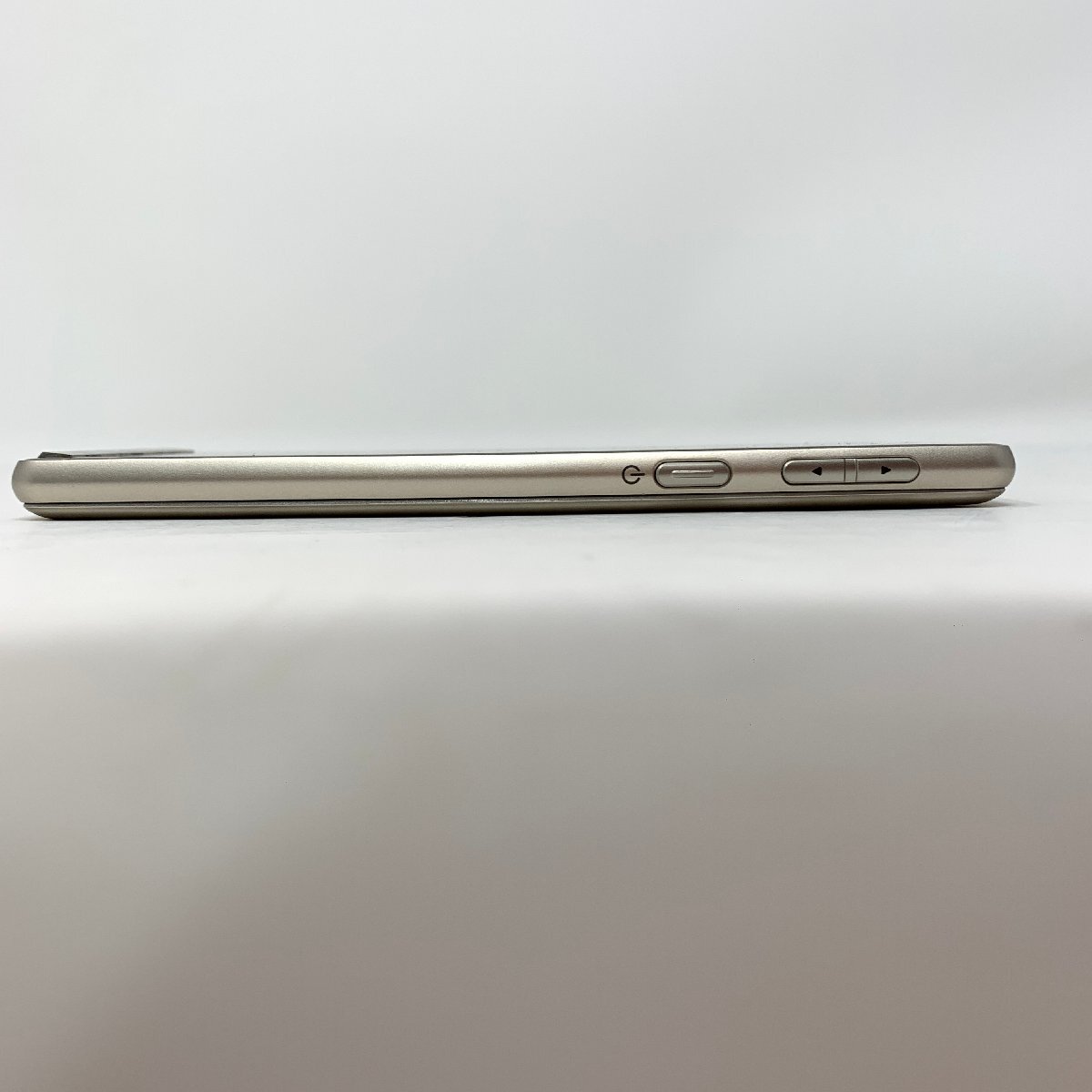 【中古】シンプルスマホ5 (softbank A001SH)/シャンパンゴールド/32GB/5699の画像4