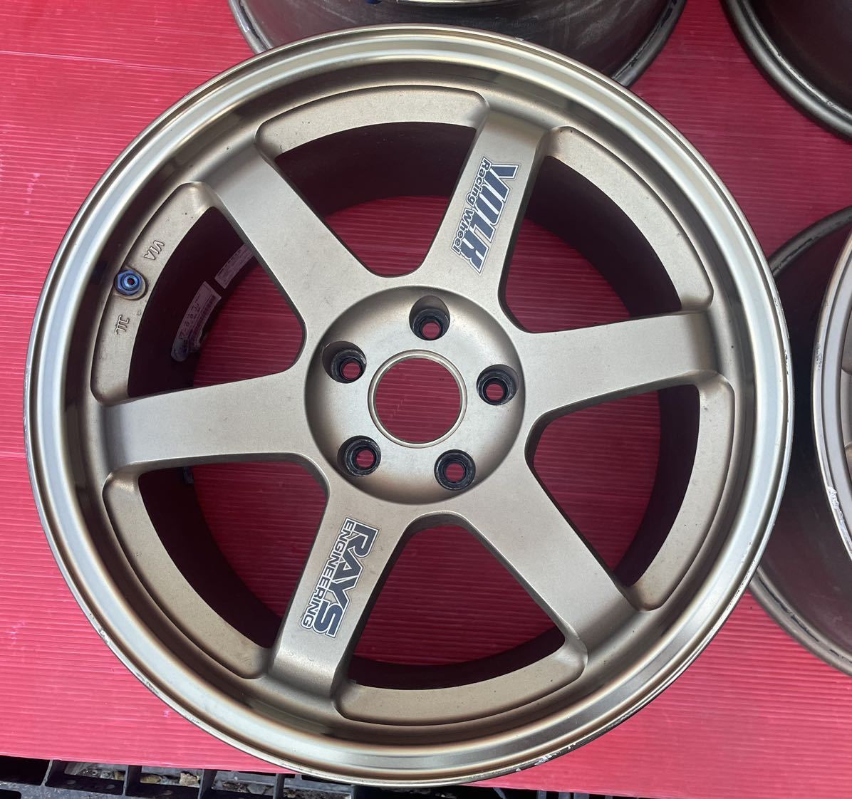 RAYS ボルクレーシング TE37 17x9JJ /PCD114.3/5H /OFFセット+15/ハブ径約73mm GT-R サイズ 1本ガリ傷ありの画像4