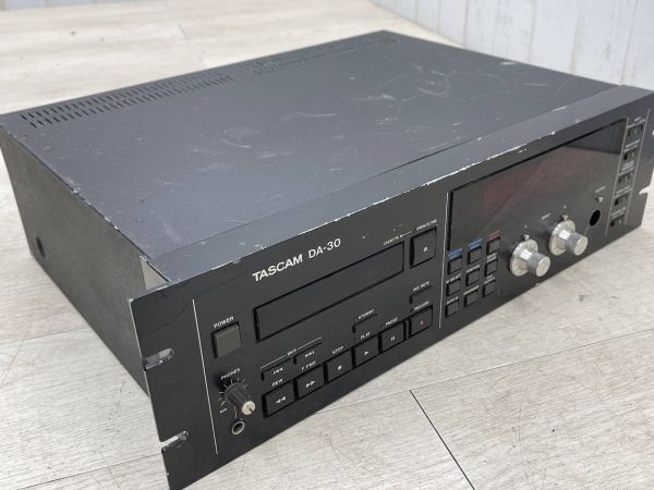 1円　TASCAM TEAC DATデッキ 業務用 DA-30 通電確認のみ ジャンク ブラック ラックマウント オーディオ機器 タスカム ティアック 即日配送