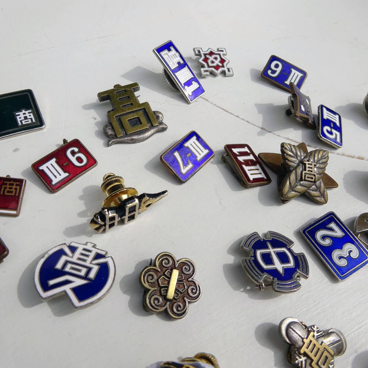校章 学年章 中古 38個セット 徽章 記章 バッジ スクール 中学 校章 学年章 中古 38個セット 徽章 記章 バッジ スクール 中学