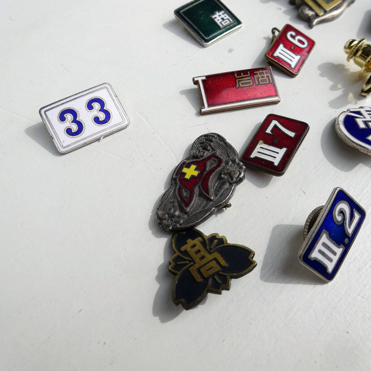 校章 学年章 中古 38個セット 徽章 記章 バッジ スクール 中学 校章 学年章 中古 38個セット 徽章 記章 バッジ スクール 中学
