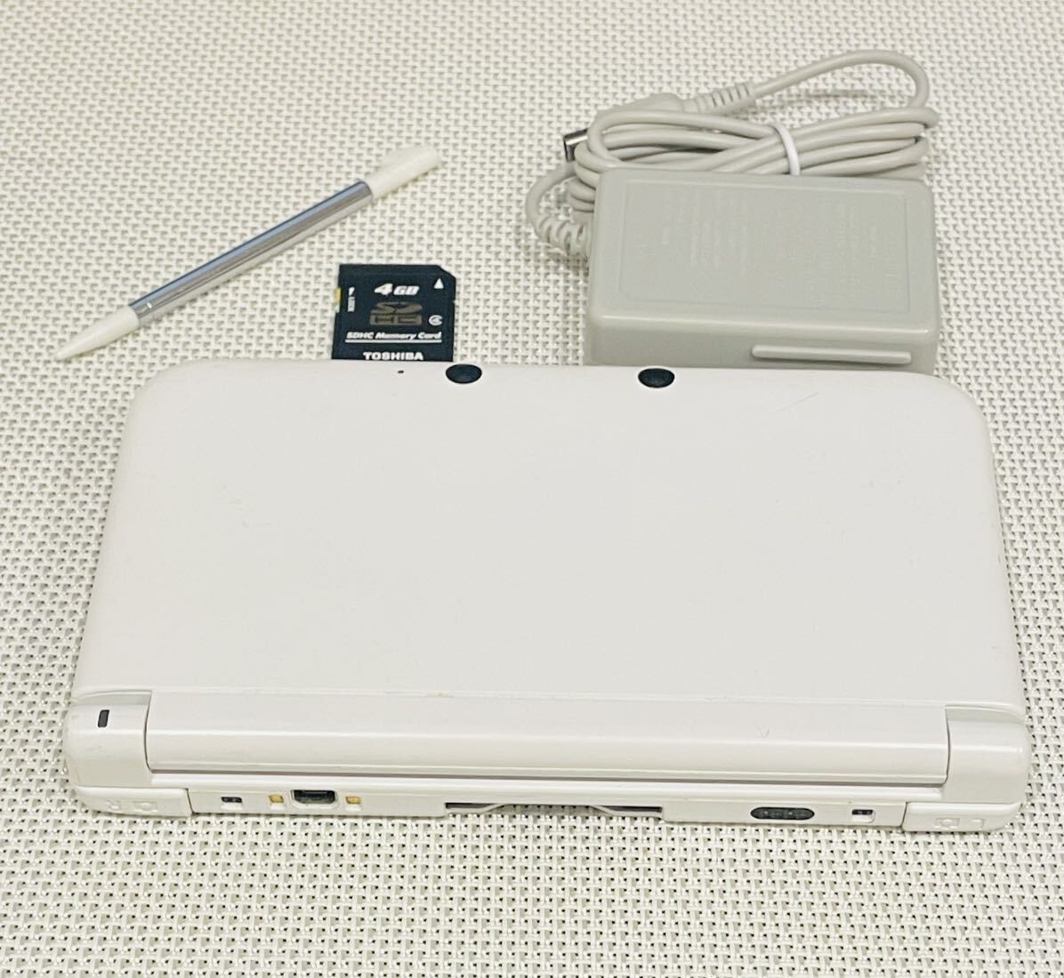 ニンテンドー3DSLL ホワイト 本体動作品　送料無料　付属品付き　任天堂 Nintendo 