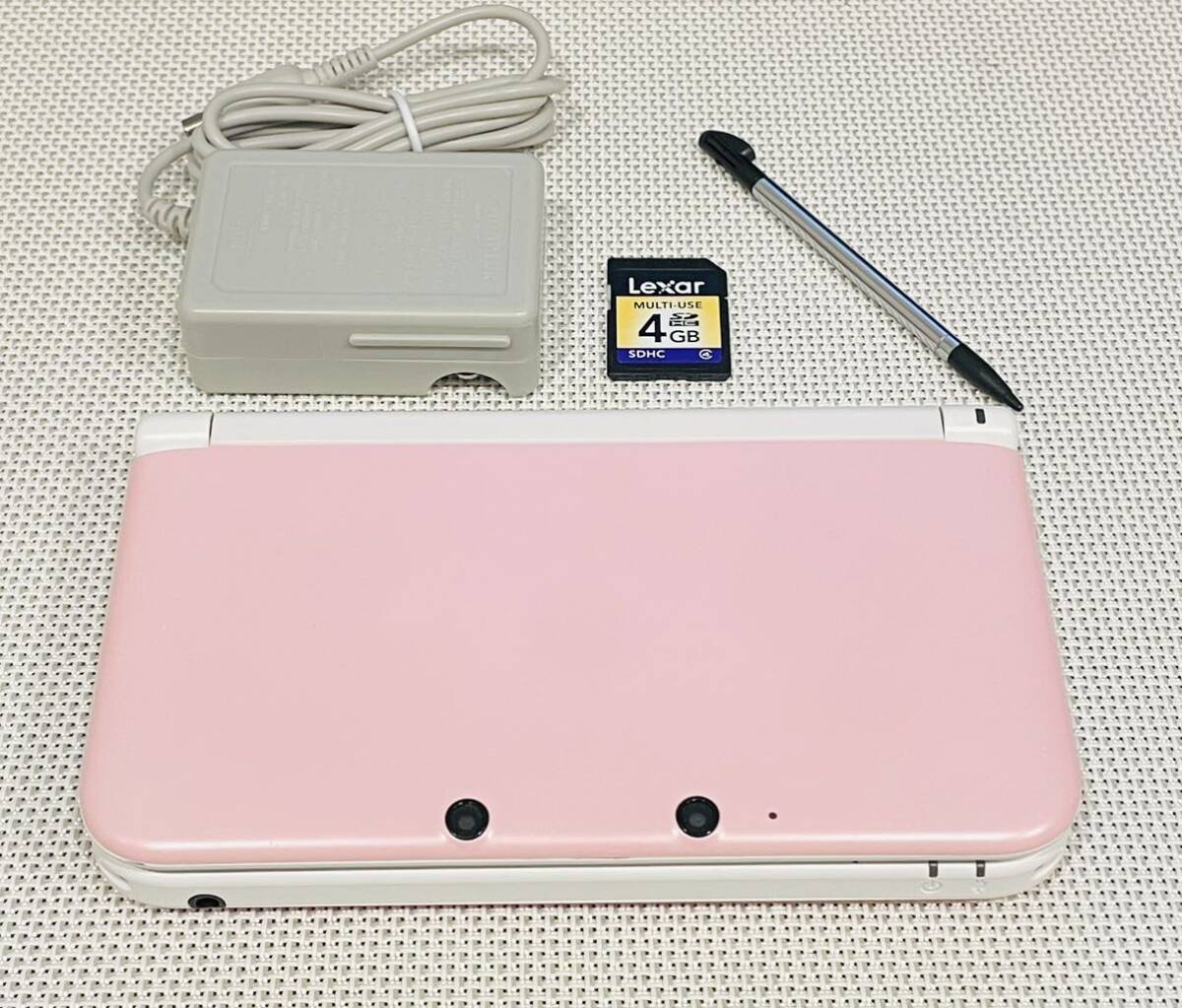 ニンテンドー3DSLL ピンクホワイト 本体動作品　送料無料　付属品付き　任天堂 Nintendo 