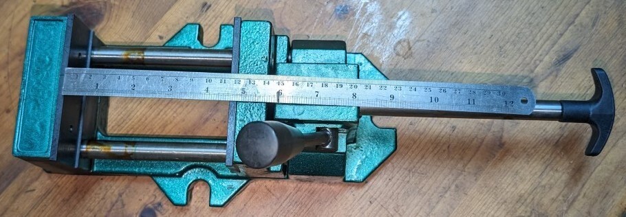  unused long time period. stock goods FC250 castings made Quick vise . width 115.