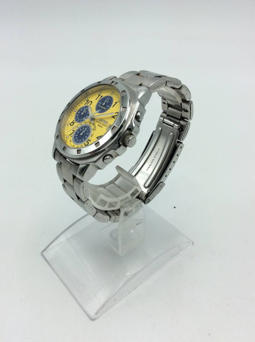 T43◇【QZ/不動品】SEIKO セイコー 3針 クォーツ V657-9010 ラウンド 50M防水 腕時計 イエローカラー デイト クロノグラフ 現状品 ◇_画像3