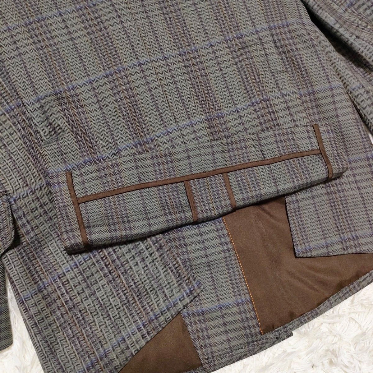 【希少デザイン】テーラードジャケット　ブレザー　ダブル　銀ボタン　チェック　背抜き　サイドベンツ　メンズ