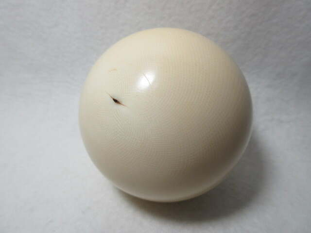 当時物 ビリヤード球 玉 2個 象牙風 直径約7㎝ 総重量約625ｇ 天然素材/中国古玩/ビンテージ/昭和レトロ/現状保管品の画像6