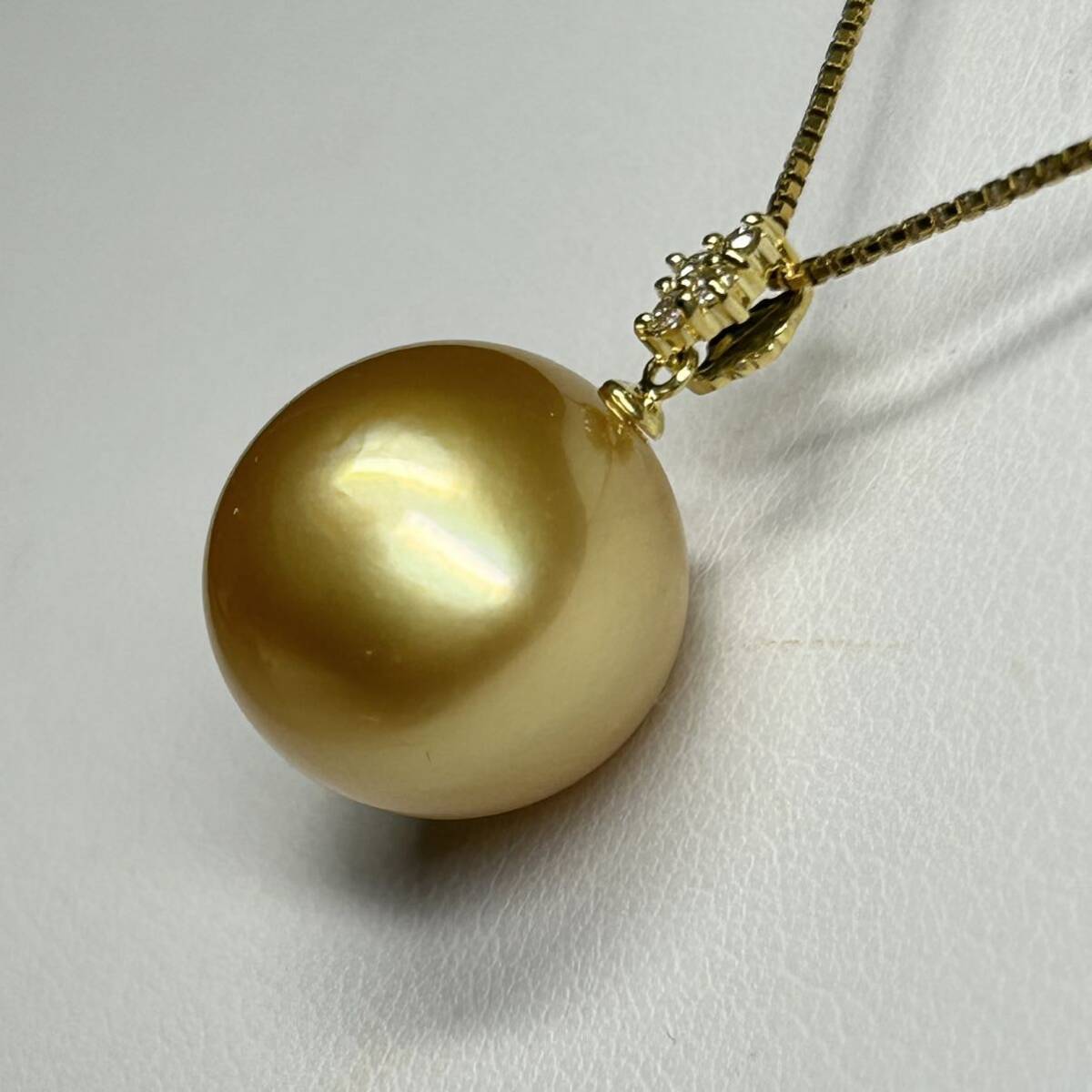 [ rarity! lustre eminent! extra-large 13.2mm] natural south . White Butterfly pearl 3.5g diamond D0.05ct K18 Gold pearl pendant top south . pearl necklace 18 gold 