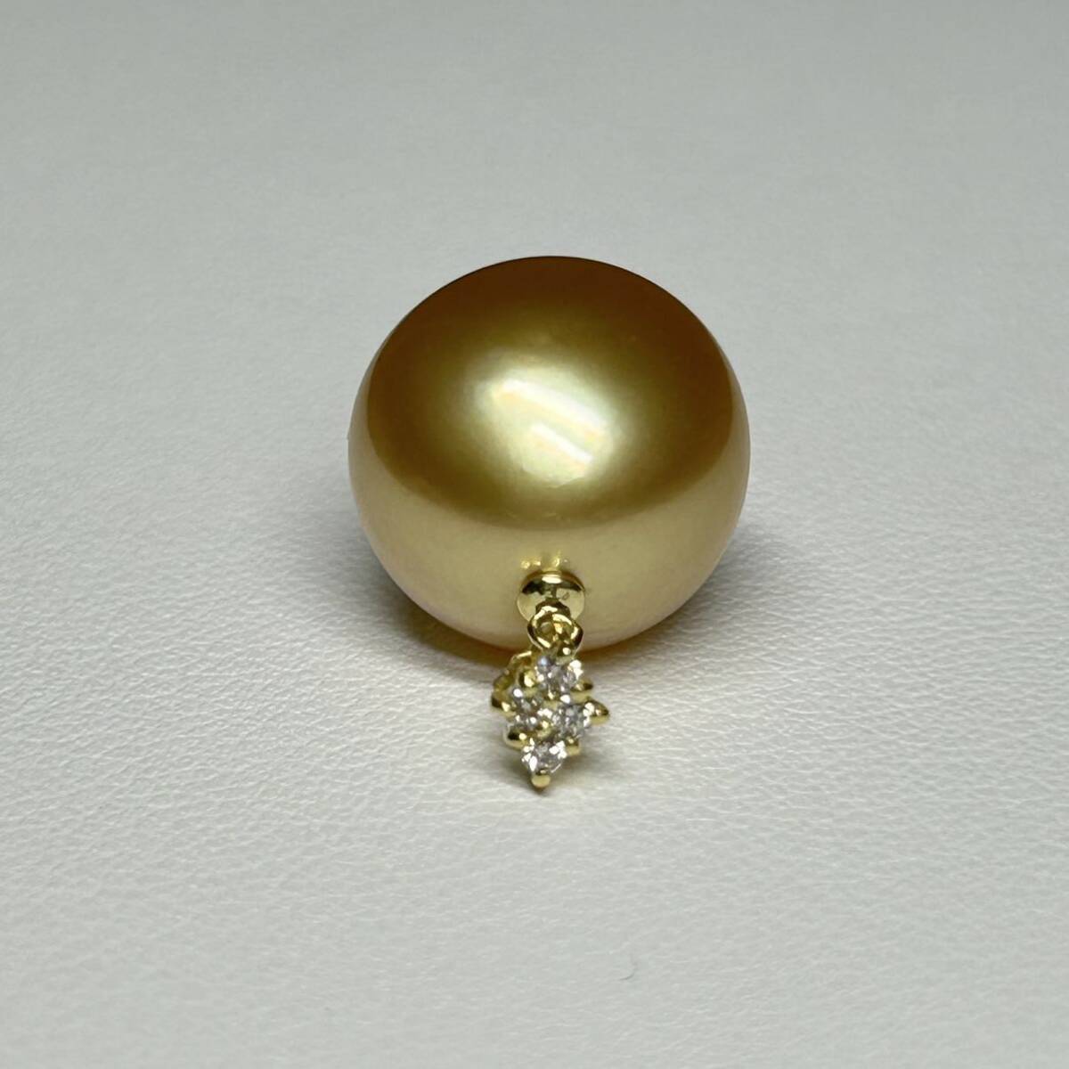 [ rarity! lustre eminent! extra-large 13.2mm] natural south . White Butterfly pearl 3.5g diamond D0.05ct K18 Gold pearl pendant top south . pearl necklace 18 gold 