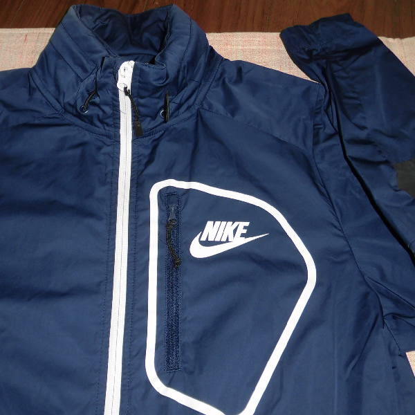 中古　NIKEのジャケット　Ｌ　紺　ウインドブレーカー　アウター　メンズ_画像3