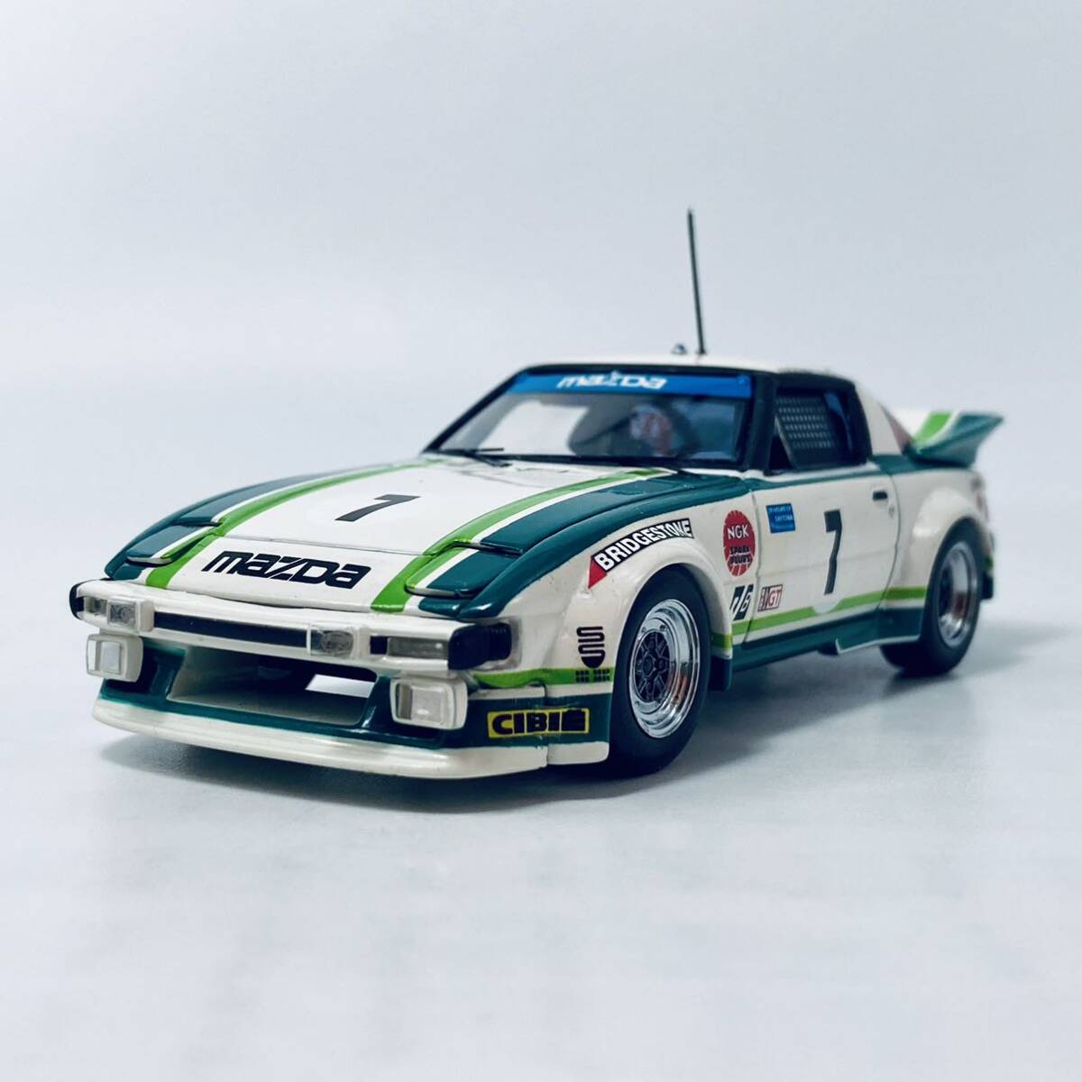 外箱無し EBBRO 1/43 1979 MAZDA RX-7 DAYTONA 24HOURS GTUclass Winner 片山義美 寺田陽次郎 従野孝司 リトラクタブルライト可動_画像2