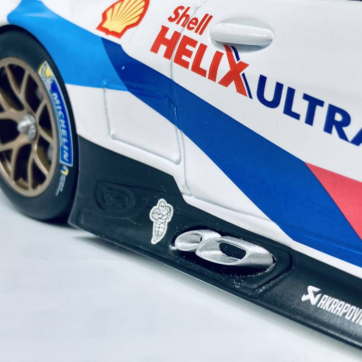 外箱無し BMW純正 MINICHAMPS ミニチャンプス 1/18 BMW M8 GTE カーボンルーフの画像7