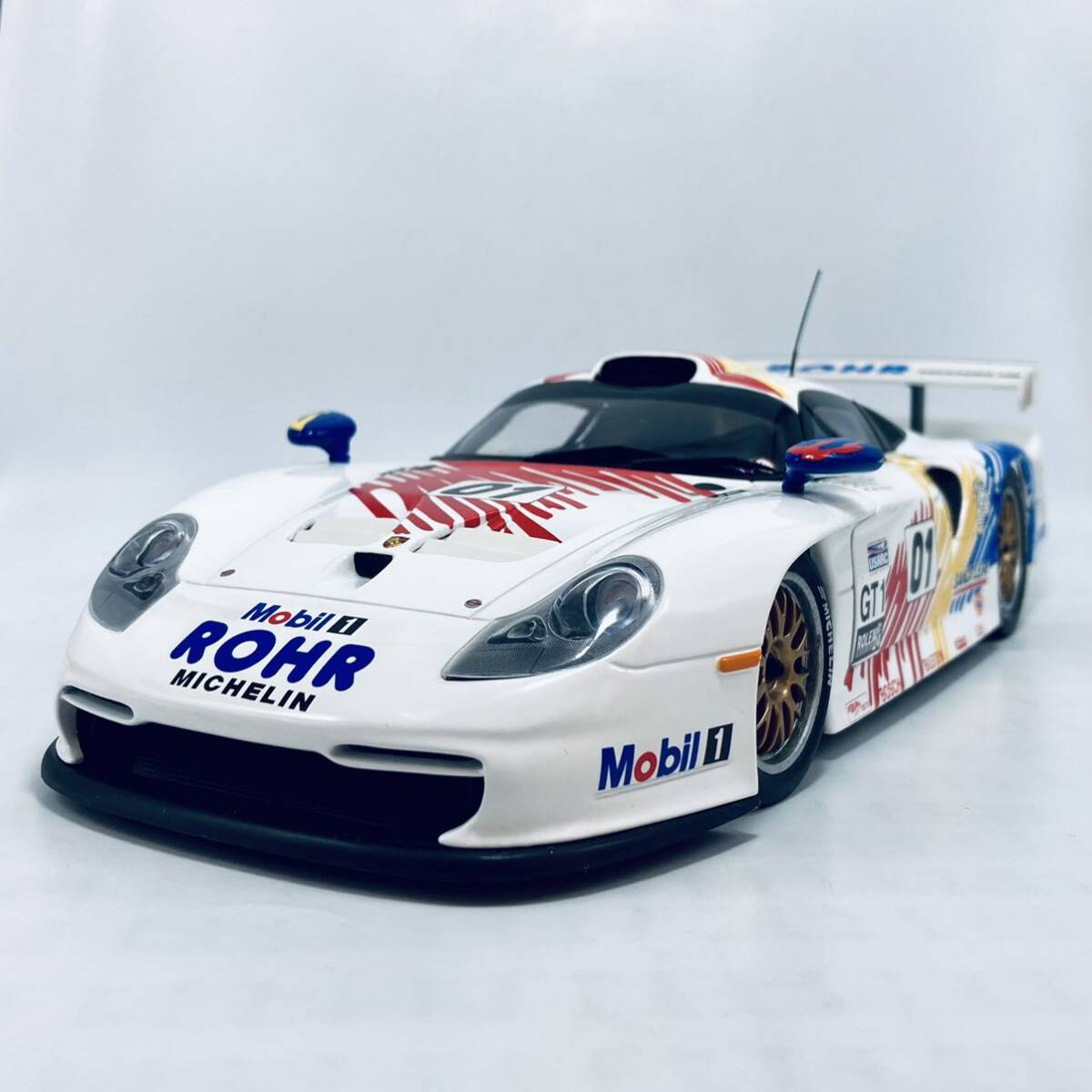 UT Models 39811 1/18 Porsche ポルシェ911 GT1 Daytona ROHR 1998 リアカウル脱着モデルの画像1