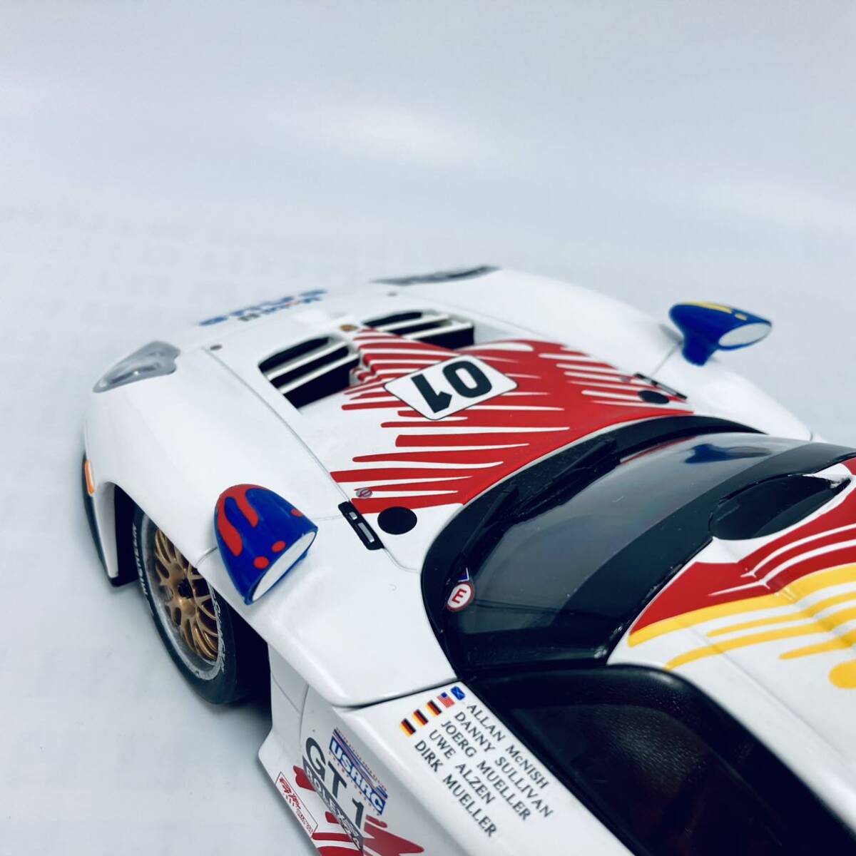 UT Models 39811 1/18 Porsche ポルシェ911 GT1 Daytona ROHR 1998 リアカウル脱着モデルの画像5