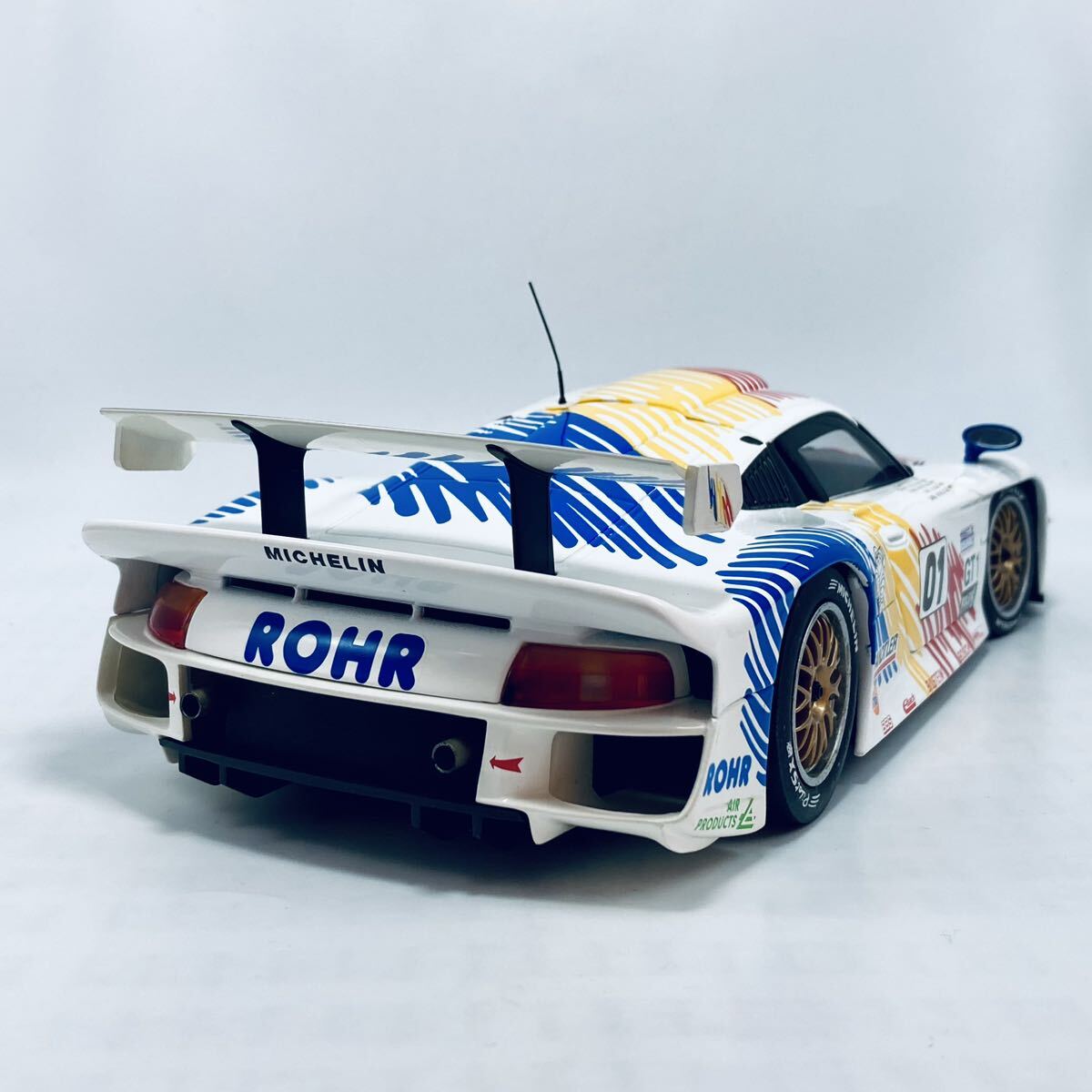 UT Models 39811 1/18 Porsche ポルシェ911 GT1 Daytona ROHR 1998 リアカウル脱着モデルの画像2