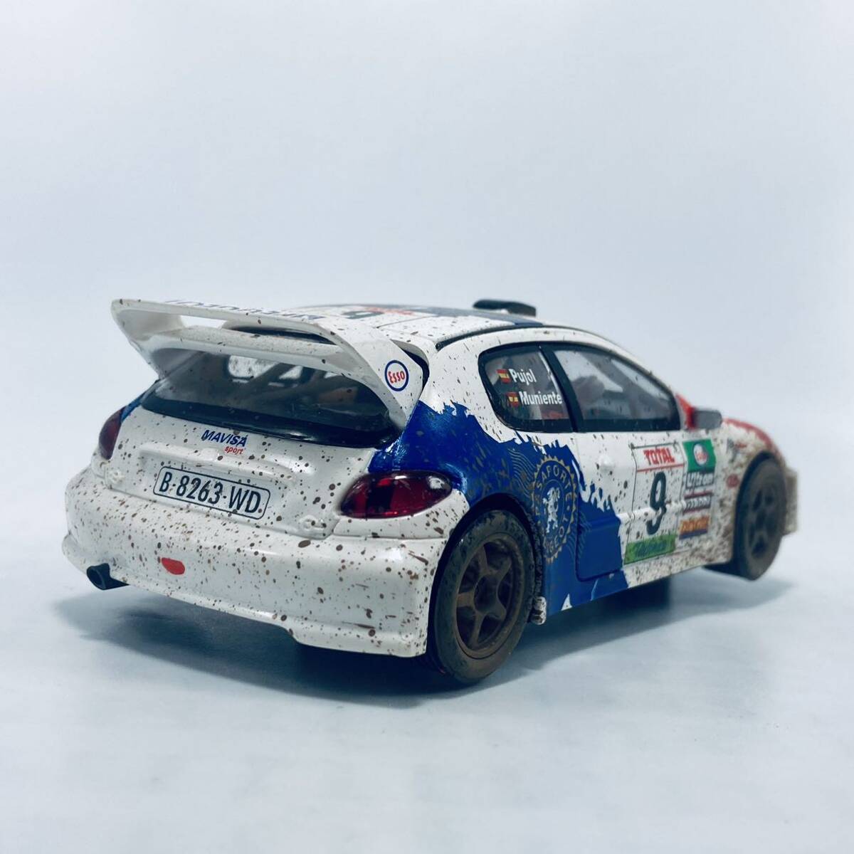 外箱台座無し スロットカー SCX 1/32 PEUGEOT 206 WRC 2001 ウェザリング(汚れ加工)仕様 MUDDY VERSION Whiteの画像3