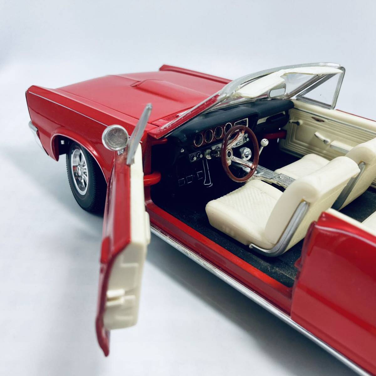 外箱無し Maisto 1/18 1965 PONTIAC GTO HEMI CONVERTIBLE ポンティアック_画像4