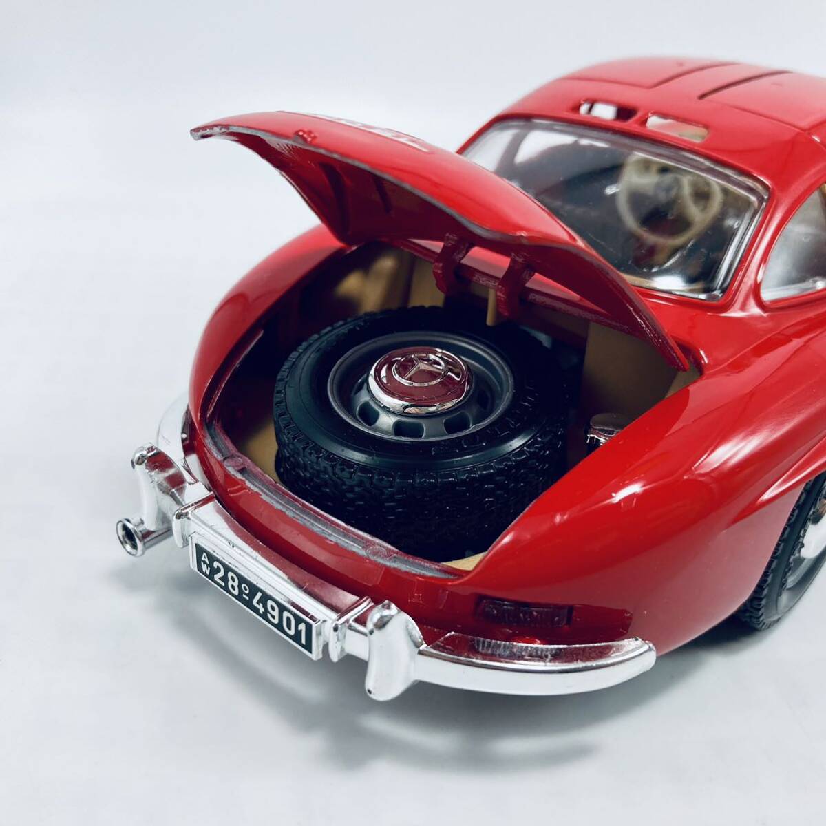 イタリア製 ビンテージ物 burago 1/18 W198 Mercedes-Benz 300 SL GULLWING COUPE 1954 RED メルセデスベンツの画像9