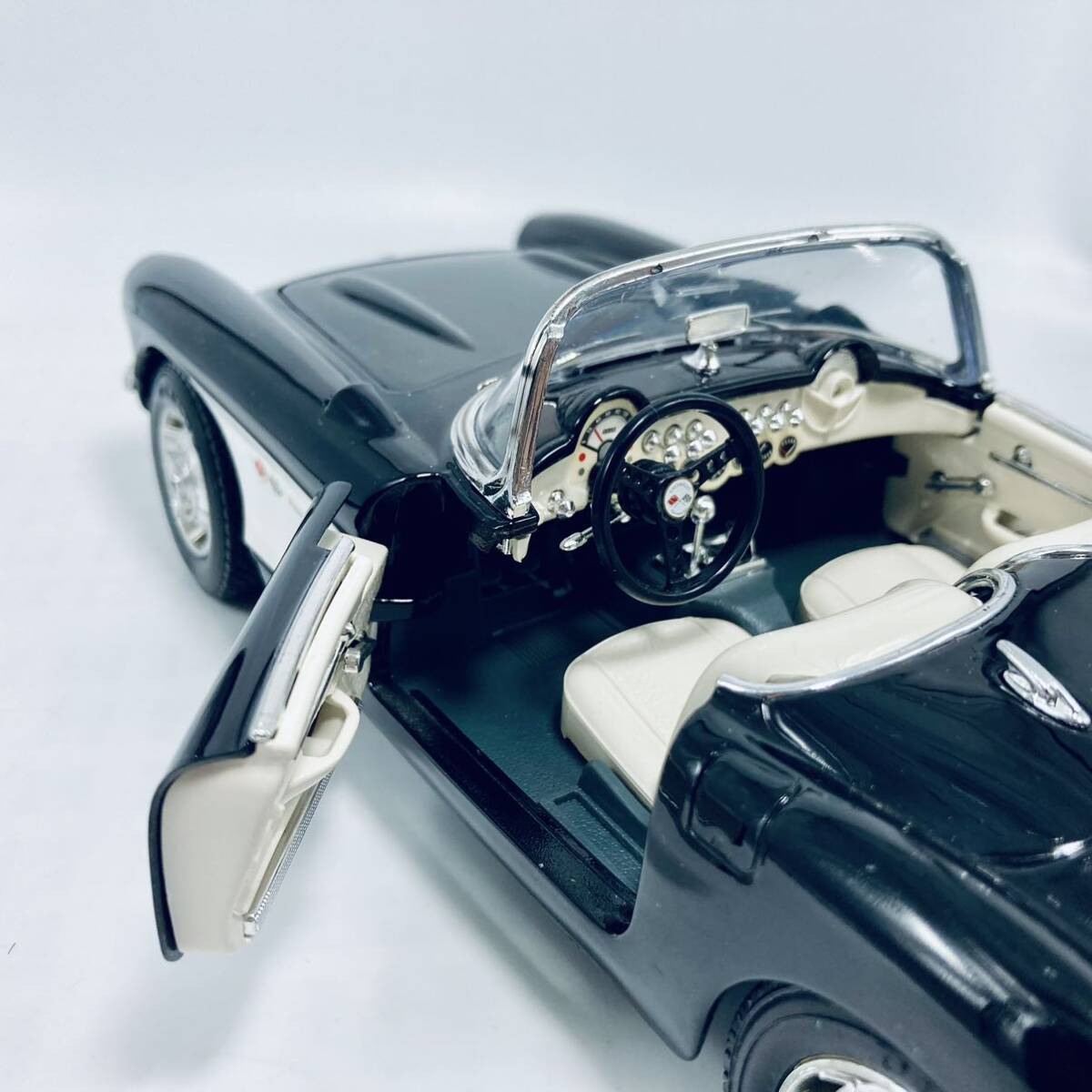 イタリア製 ビンテージ物 burago 1/18 C1 CHEVROLET CORVETTE 1957 シボレー・コルベット ブラック ホワイトツートン