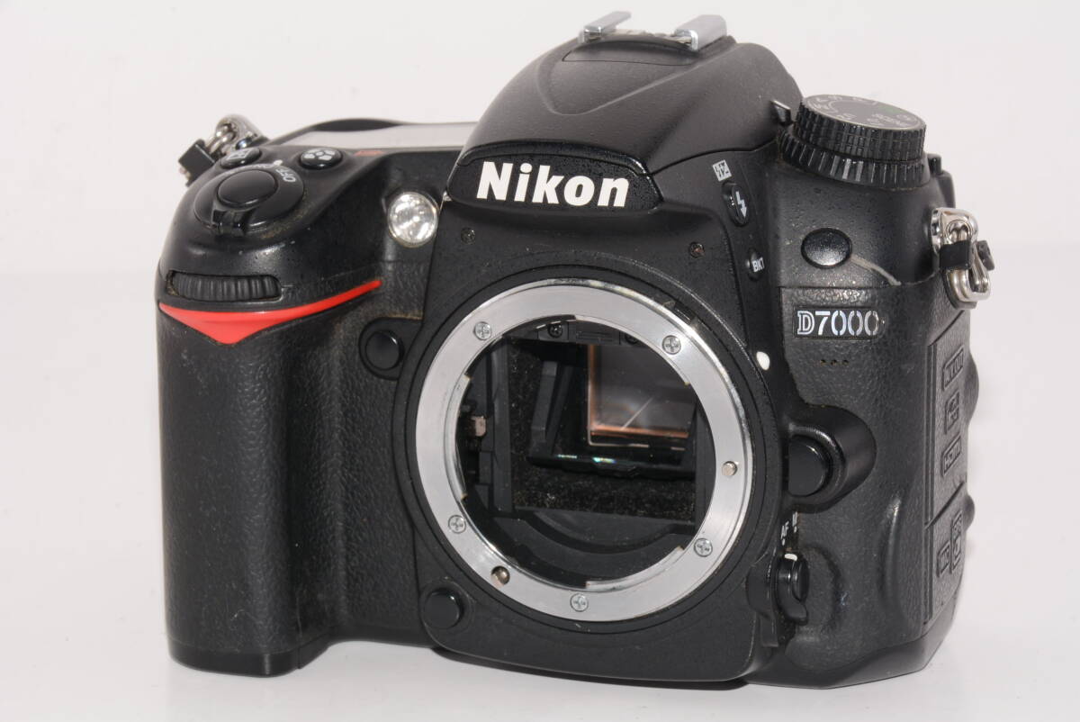 【外観特上級】Nikon デジタル一眼レフカメラ D7000 ボディー #s5567の画像1