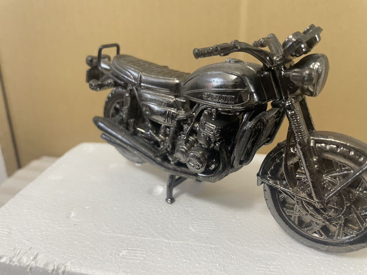 レッドバロン 世界の名車シリーズ SUZUKI GT750_画像3