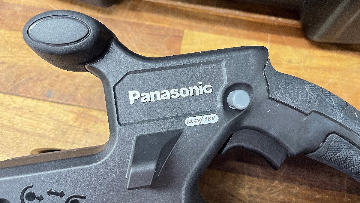 ★中古美品★パナソニック Panasonic 充電式バンドソー EZ45A5 14.4/18V兼用 充電器・電池・ケース付属 パイプ切断 鋼管 丸パイプ60mm)倉a_画像7