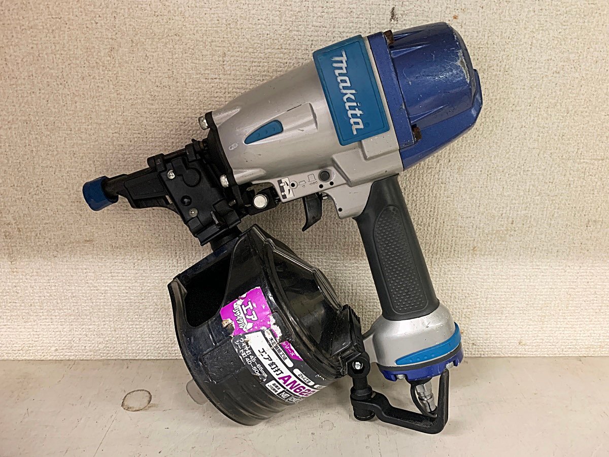 ★中古美品★マキタ makita エア釘打機 AN622 本体 ケース付き 常圧仕様 65mm 下地/サイディング/石工ボード/2×4工法に エアー工具)倉b_画像2