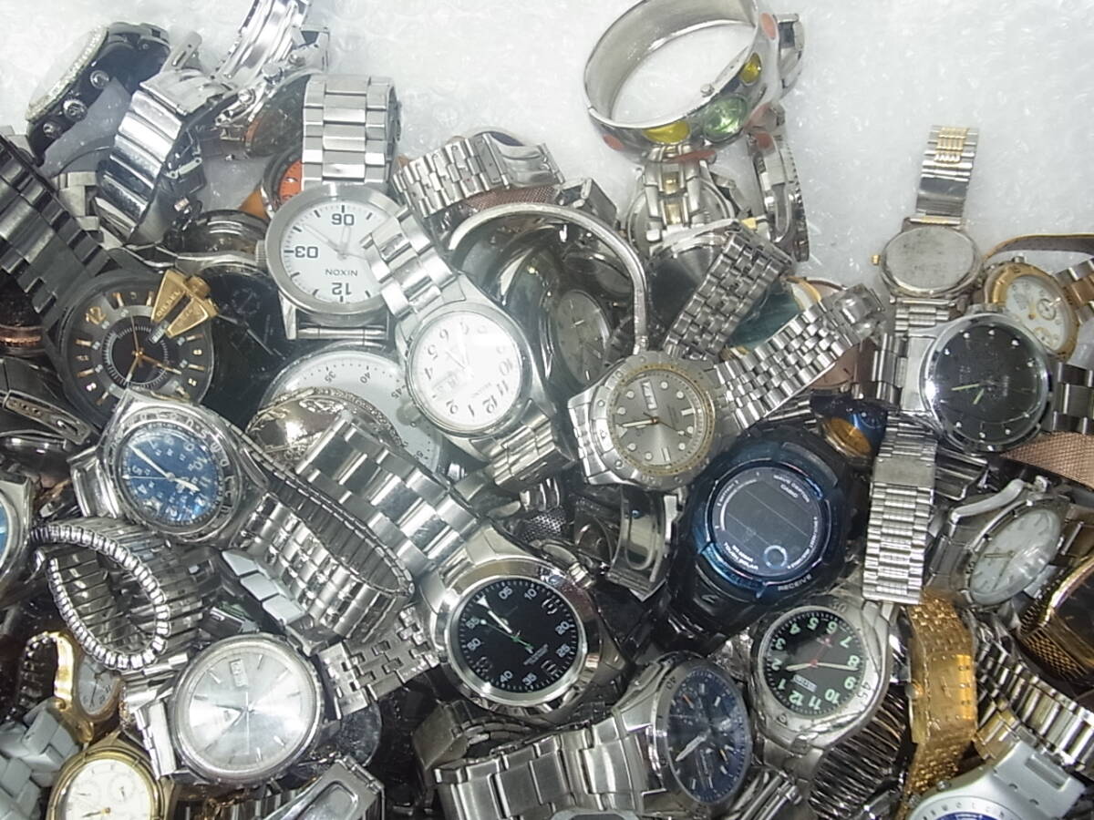 3298 SEIKO CITIZEN CASIO その他 腕時計おまとめ メタルベルト 約300個以上 約27kg ジャンク品 の画像4