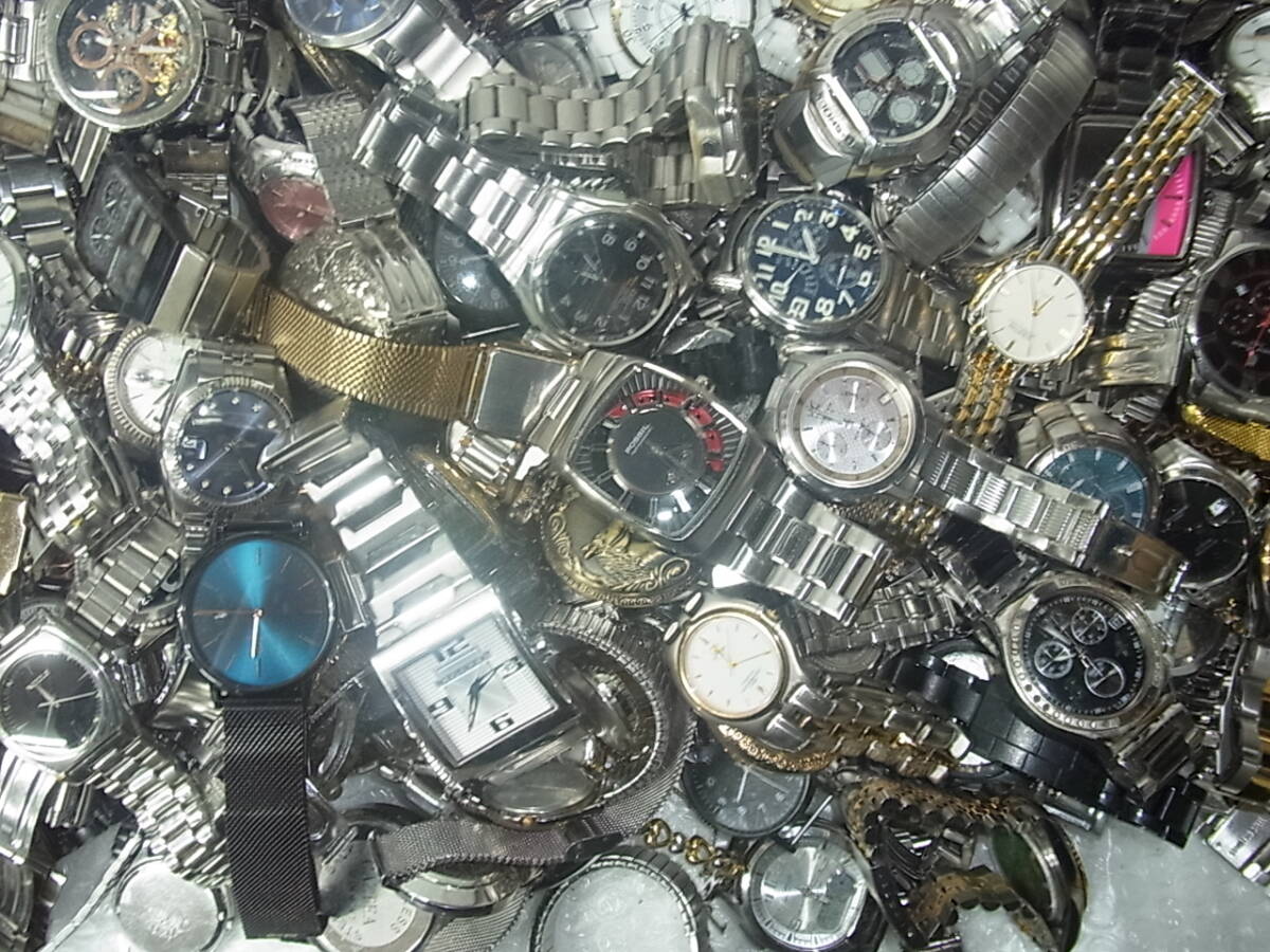 3298 SEIKO CITIZEN CASIO その他 腕時計おまとめ メタルベルト 約300個以上 約27kg ジャンク品 の画像9