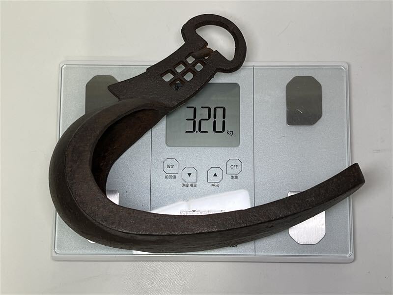 084 時代物 古鉄 馬具 鎧 鐙 重量3.2kg 鉄製 金属工芸 インテリア オブジェ