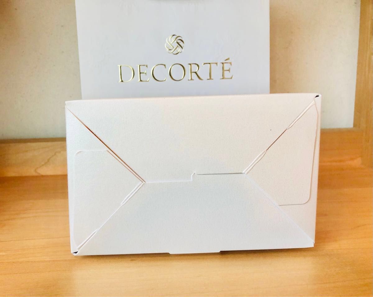 コスメ　デコルテ　DECORTE リボン　ショッパー　空箱　紙箱　ギフトボックス　ラッピング　ルースパウダー　完売　化粧品　高級